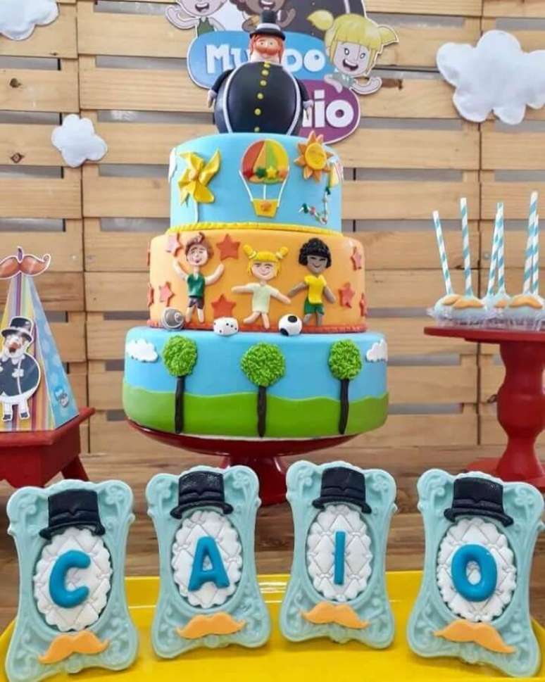 33. Festa Mundo Bita com bolo 3 andares decorado &ndash; Foto: Oficina de Sonhos