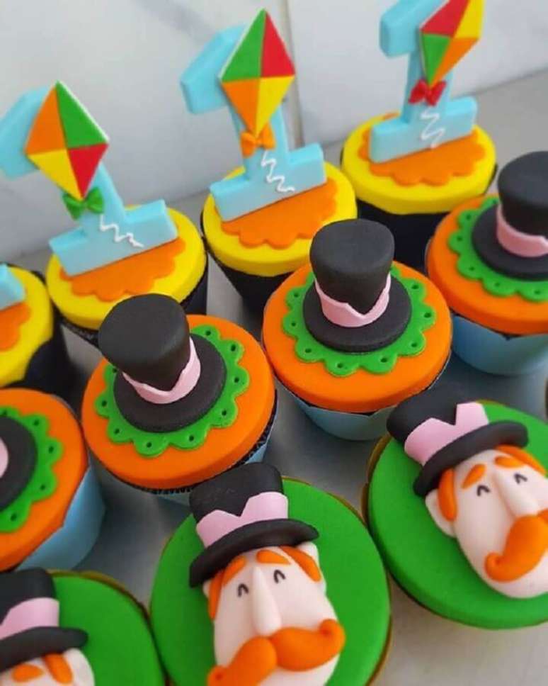 29. Invista em doces personalizados para deixar a sua mesa de festa do Mundo Bita ainda mais bonita &ndash; Foto: Ficar Gr&aacute;vida