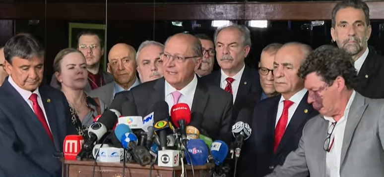 Alckmin em coletiva após reunião das equipes de transição 