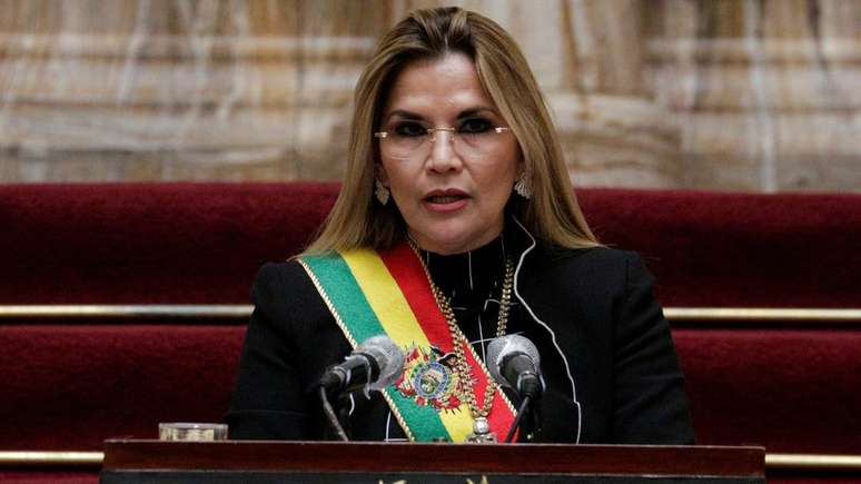 Jeanine assumiu presidência após renúncia de Evo Morales e acabou condenada por "golpe de Estado"