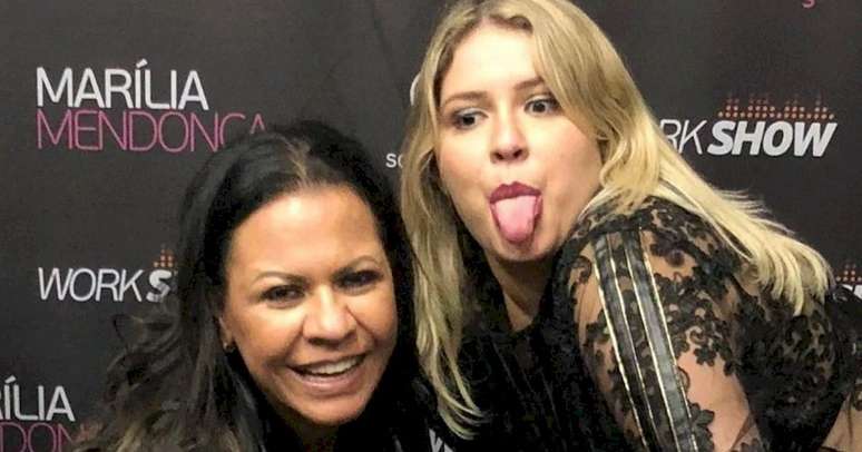 "Choro nas madrugadas", diz m&atilde;e de Mar&iacute;lia Mendon&ccedil;a sobre morte da filha