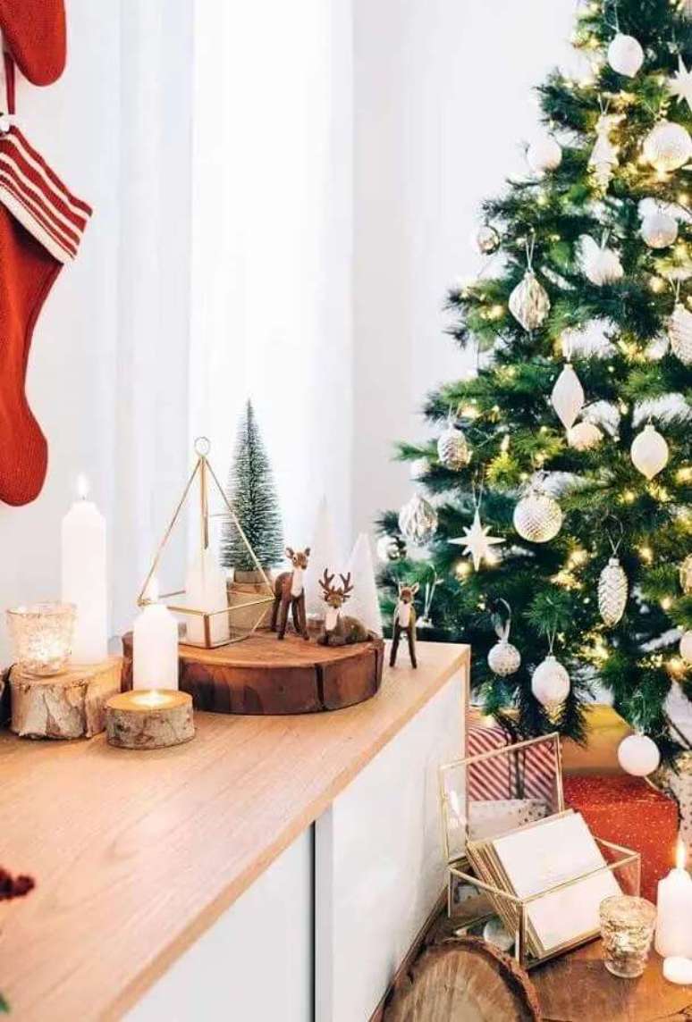 145. Ideias de decora&ccedil;&atilde;o de Natal com detalhes r&uacute;sticos &ndash; Foto: The Home Decor Ideas