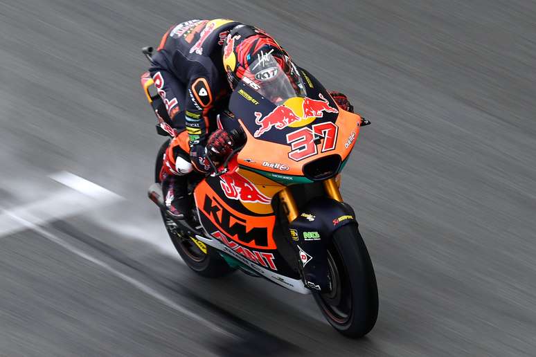 Augusto Fern&aacute;ndez recuperou a lideran&ccedil;a da Moto2 na Mal&aacute;sia 