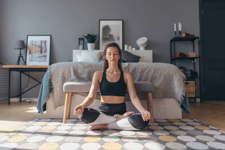 Meditar pela manhã pode auxiliar no controle da ansiedade e aumento do foco