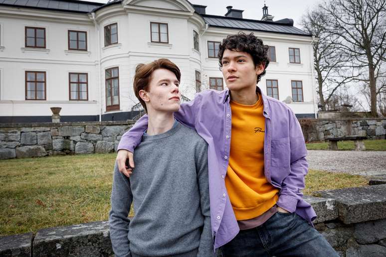 Wilhelm (Edvin Ryding) e Simon (Omar Rudberg) em 'Young Royals'