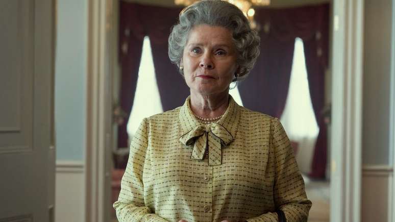 Imelda Staunton assume o papel da rainha, antes com Oliva Colman