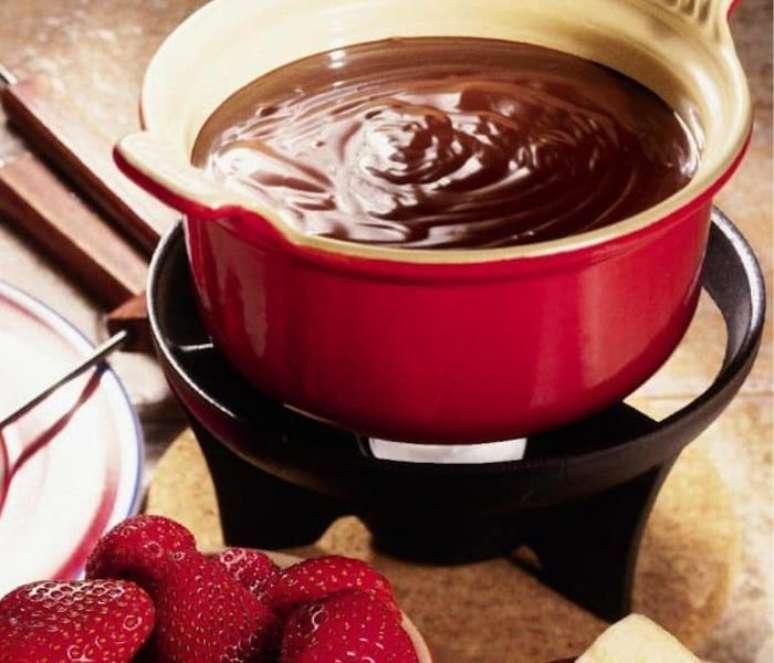 Fondue de chocolate com uísque e mel (Reprodução / Guia da Cozinha)