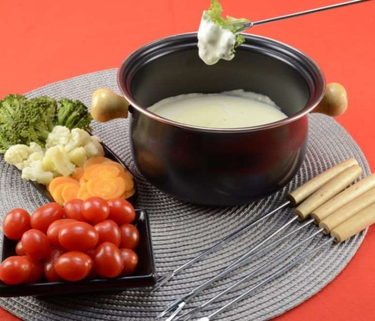 Falso fondue de queijo light (Reprodução / Guia da Cozinha)