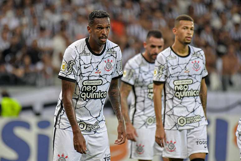 Corinthians e jogador Jô rescindem contrato