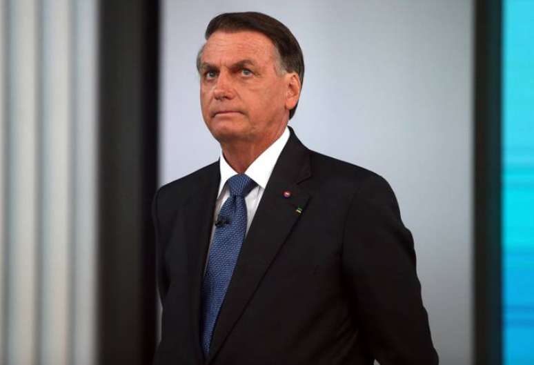 Além dos R$ 40 mil de aposentadoria, Bolsonaro receberá salário do PL; o valor ainda está sendo discutido.