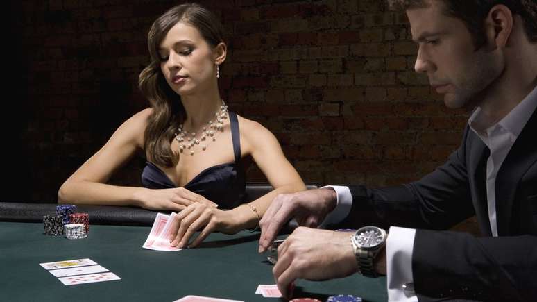 Contar cartas com a ajuda de dispositivos tecnológicos é proibido, mas há quem use apenas a cabeça para ganhar no cassino