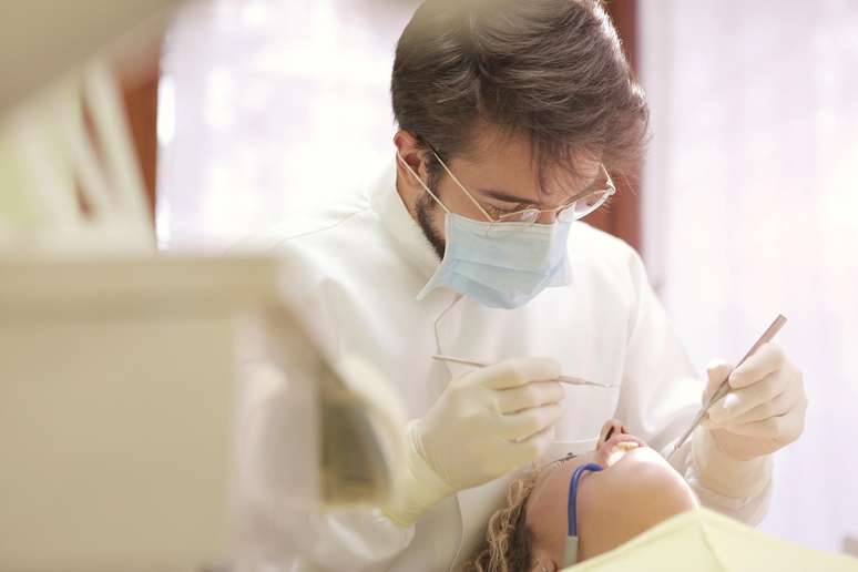 O procedimento oferece mais de 95% de chance de salvar o dente