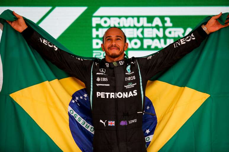 Lewis Hamilton virou cidadão brasileiro nesta segunda-feira 