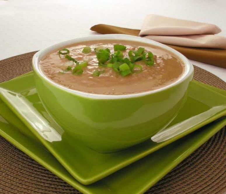 Sopa cremosa com carne e legumes (Reprodução / Guia da Cozinha)