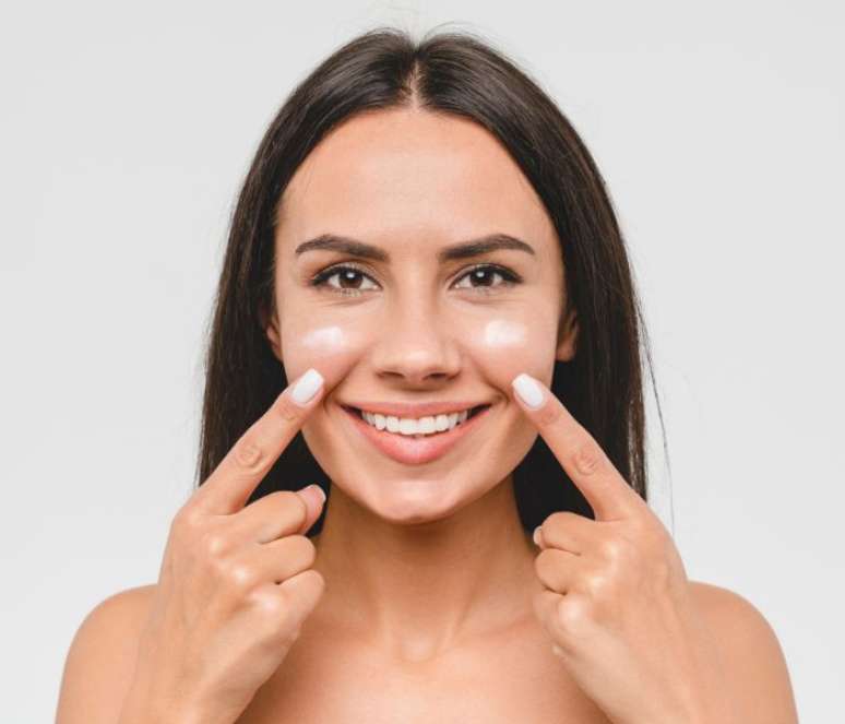 É preciso usar protetor solar no dia seguinte do uso do retinol –