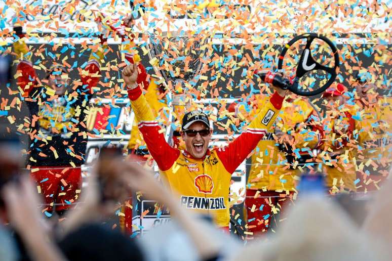 Solta o grito! Joey Logano &eacute; campe&atilde;o da Nascar em 2022 