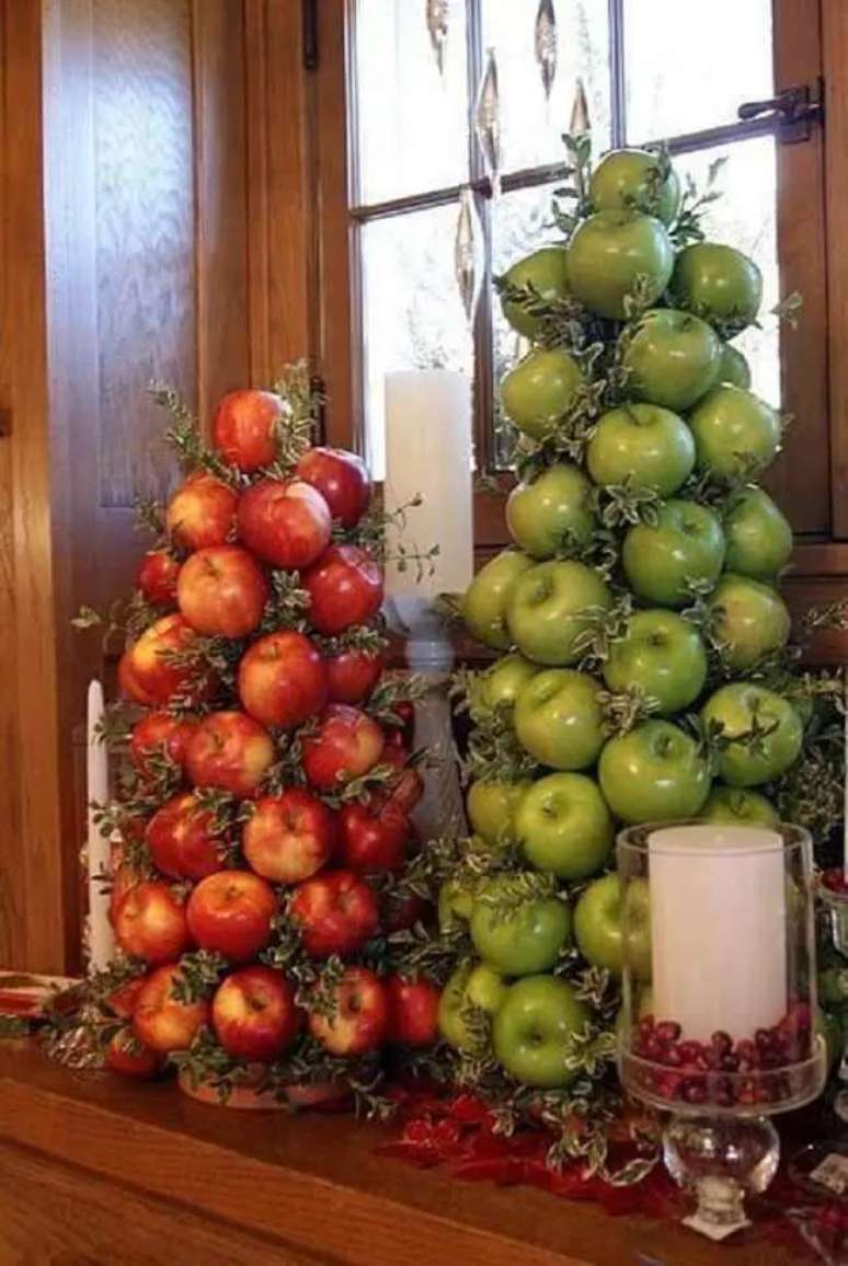 37. Mescle diferentes tipos de ma&ccedil;a na hora de montar sua &aacute;rvore de natal de frutas. Fonte &ndash; La Sosta