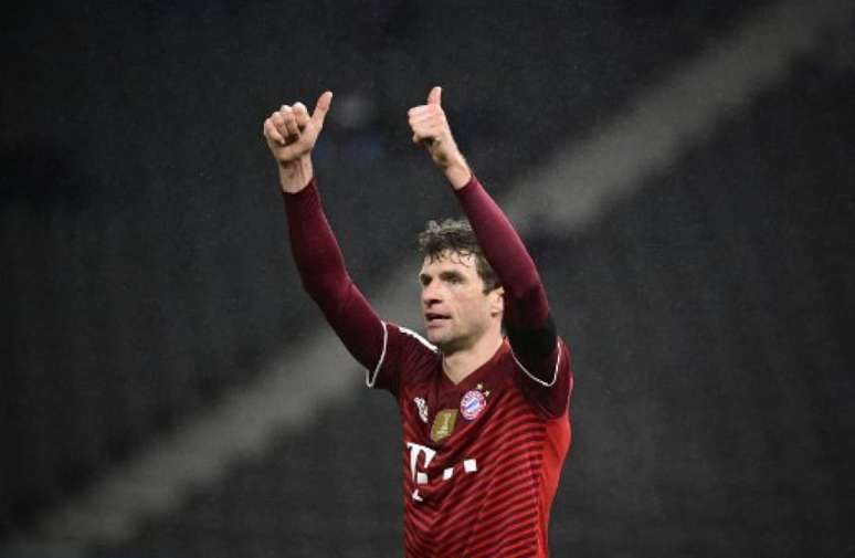 Müller comenta duelo com o PSG pela Champions League (Foto: Tobias SCHWARZ / AFP)