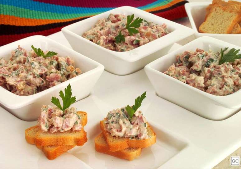 O pat&ecirc; de mortadela &eacute; apetitoso e simples de fazer | Foto: Guia da Cozinha