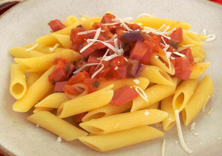 Macarr&atilde;o com mortadela | Foto: Guia da Cozinha