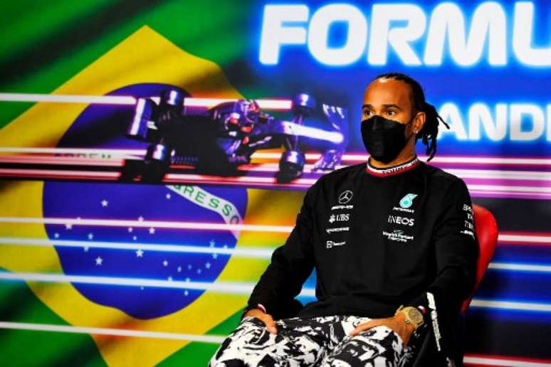 Aos 37 anos, Lewis Hamilton é heptacampeão na Fórmula 1 (RUDY CAREZZEVOLI / AFP)