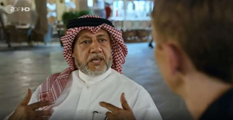 Khalid Salman teve entrevista interrompida após fala preconceituosa (Foto: Reprodução)