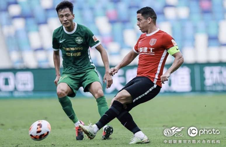 Rômulo busca evolução no futebol da China (Divulgação / CD Rongcheng)