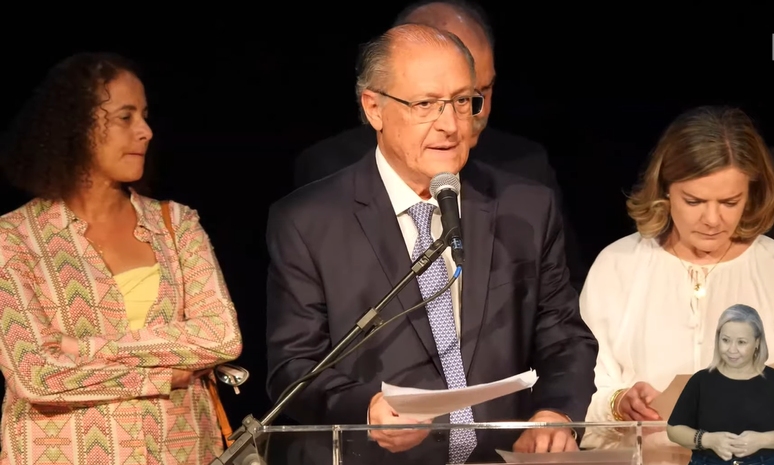 O vice-presidente eleito, Geraldo Alckmin (PSB), assinou três portarias nesta terça-feira, 8, relacionadas à transição de governo.