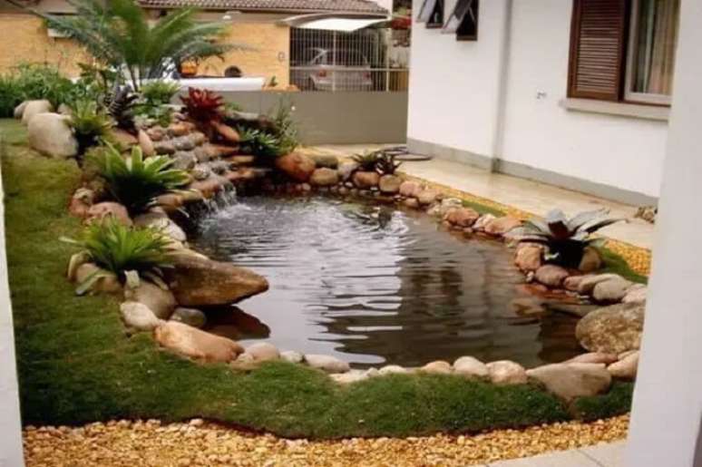 20. Projeto de lago ornamental com cascata. Fonte &ndash; Peixe & Vida