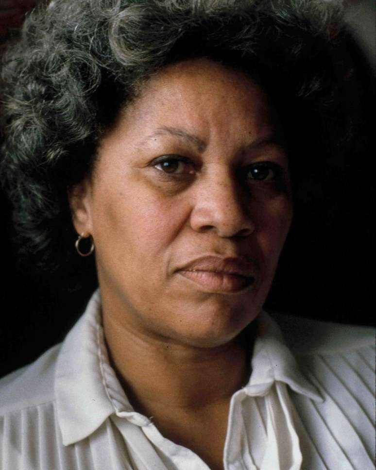 O cl&aacute;ssico moderno 'O Olho Mais Azul', da escritora americana Toni Morrison, &eacute; presen&ccedil;a constante na lista dos livros mais questionados