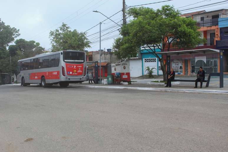 Ponto de ônibus na rua Alziro Zarur fica em frente ao terreno @Gabriela Vasques/Agência Mural