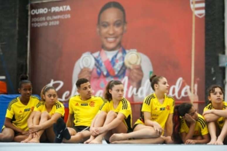 Jovens ginastas acompanham a coletiva (Foto: Gilvan de Souza/Flamengo)