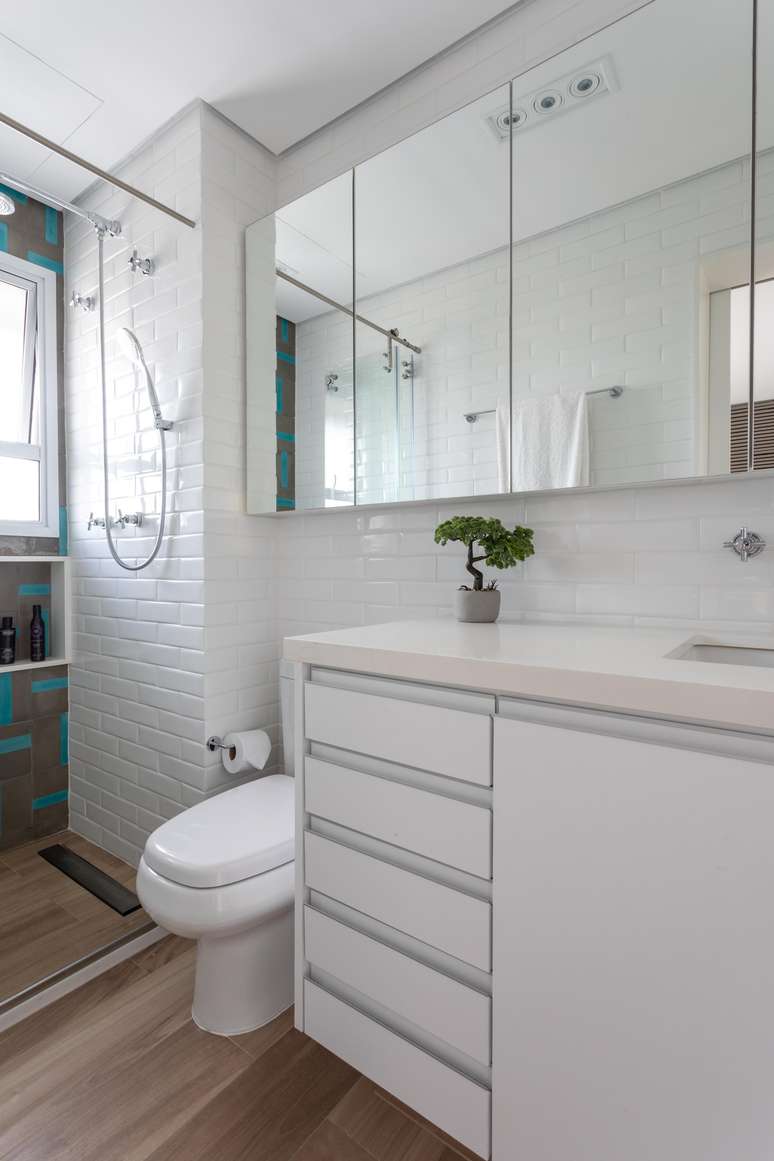 Na su&iacute;te, Marina trocou os acabamentos. Com isso, o ambiente ficou mais moderno e mais pr&aacute;tico para o dia a dia.