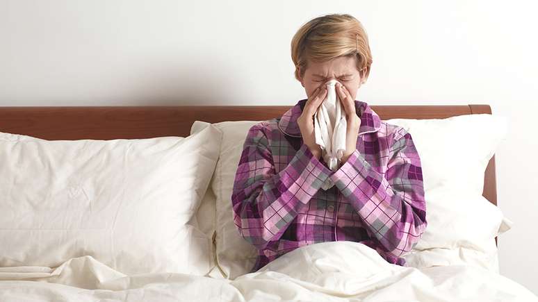 Uma combinação de vírus respiratórios está deixando muitas pessoas de cama