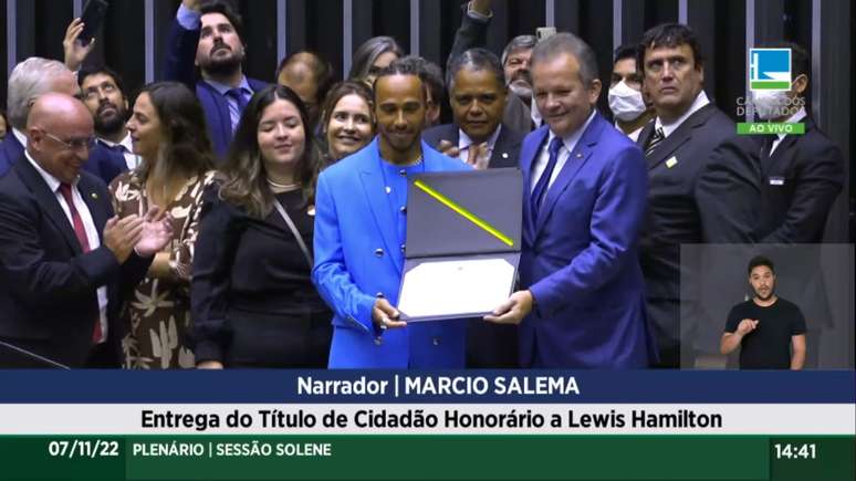 Lewis Hamilton recebe honraria na Câmara dos Deputados, em Brasília