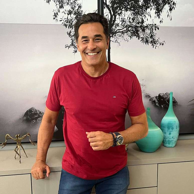 Luciano Szafir compartilha rotina de exercícios na fisioterapia: 'Gratidão por mais um dia'