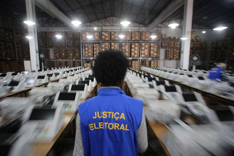 Influencer argentino levantou dúvidas sobre urnas eletrônicas que foram desmentidas pela justiça eleitoral brasileira