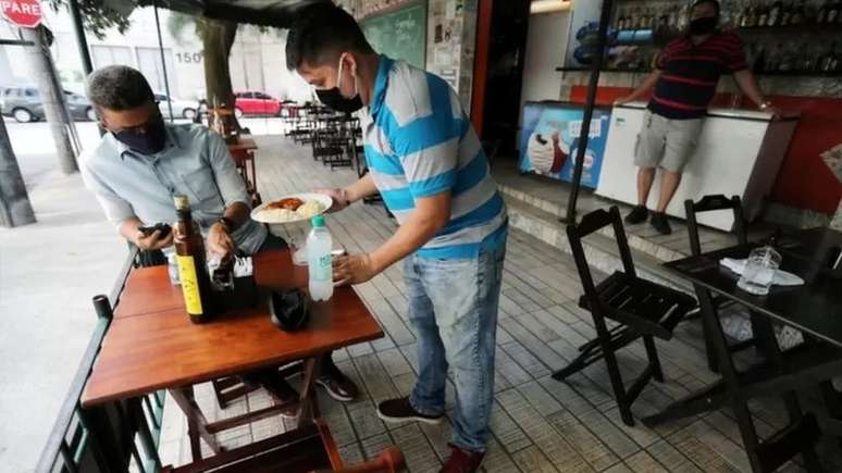 Horário de verão é defendido historicamente por bares e restaurantes