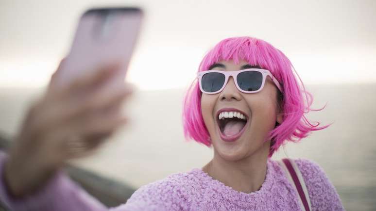 Você costuma postar selfies em alguma rede social? Com que frequência?