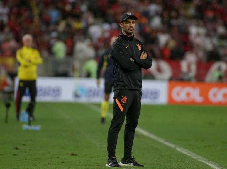 Filipe Almeida à beira do gramado do Maracanã (Foto: Rodrigo Coca / Agência Corinthians)