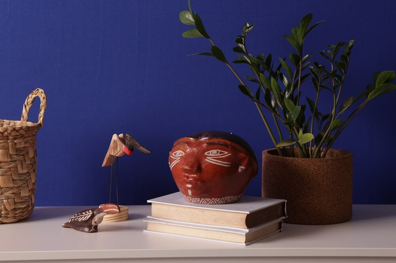 10. Adornos em cer&acirc;mica mostram tra&ccedil;os &uacute;nicos feitos &agrave; m&atilde;o. Na foto, destaque para a pe&ccedil;a da fam&iacute;lia Batista da Aldeia Cachoeirinha, de Miranda &ndash; MS)