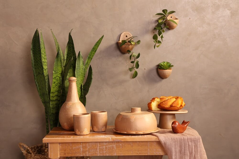 6. Montar uma mesa posta com pe&ccedil;as feitas e decoradas &agrave; m&atilde;o faz toda a diferen&ccedil;a em uma decora&ccedil;&atilde;o artesanal personalizada. Cr&eacute;dito: Tok&Stok