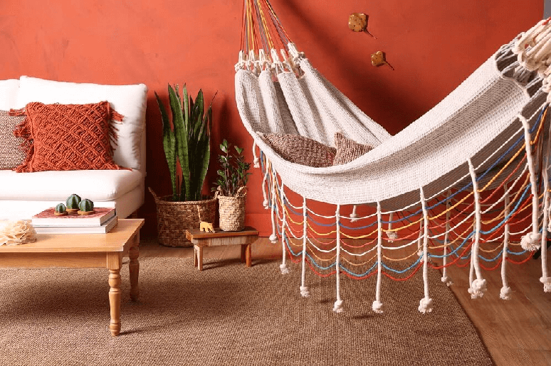 12. Produzida manualmente por artes&atilde;os do agreste paraibano, a rede Sarapintada &eacute; feita com algod&atilde;o reaproveitado. Cr&eacute;dito: Tok&Stok