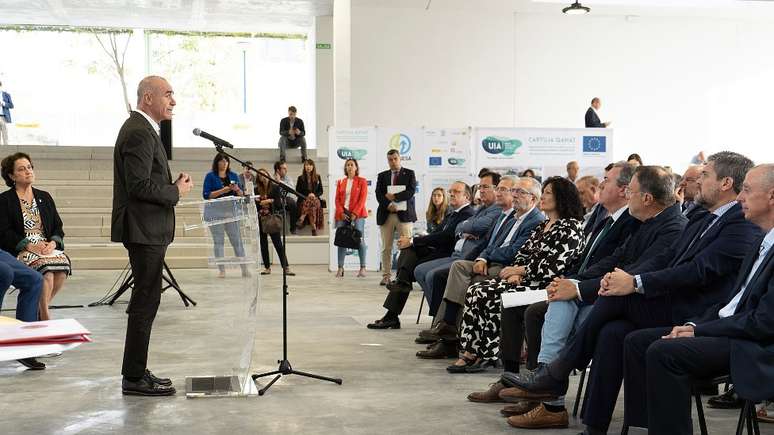 O prefeito de Sevilha, Antonio Mu&ntilde;oz, inaugurou Cartuja Qanat no dia 24 de outubro