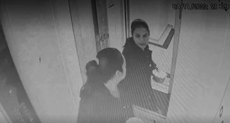 Câmera de segurança no elevador do prédio fez o último registro de Ellida Tuane Ferreira da Silva Santos viva