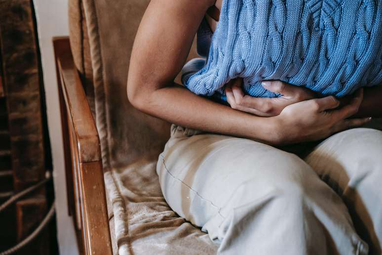 Menstruação: entenda o ciclo e veja dicas para aliviar cólicas e TPM