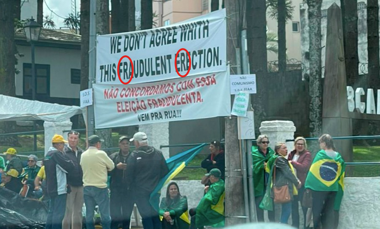 Letra &ldquo;R&rdquo; na palavra &ldquo;erection&rdquo; foi retirada da palavra &ldquo;fraudulent&rdquo; do mesmo cartaz.