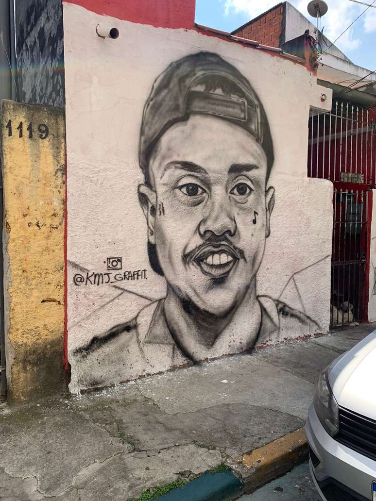 Rosto do MC Davi vai ser pintado em muro junto com decoração da Copa