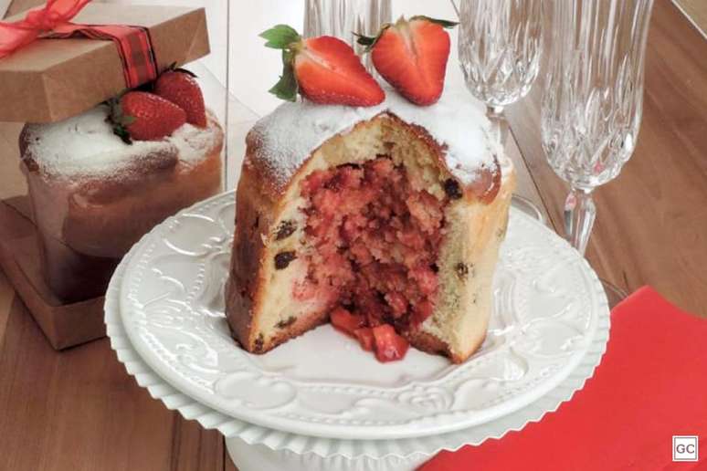 Minipanetone de morango &ndash; Foto: Guia da Cozinha