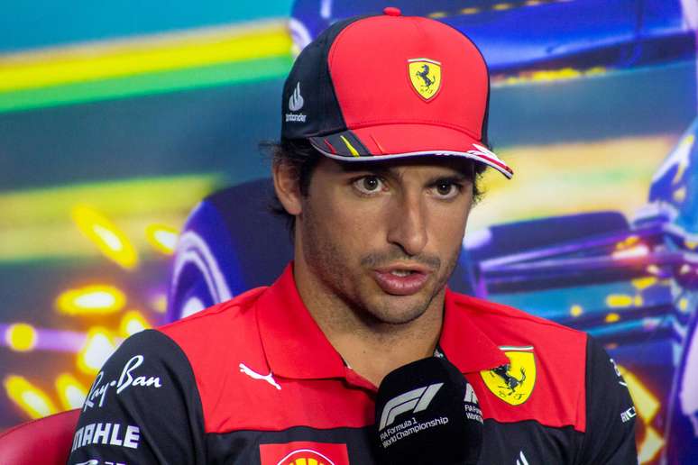 Carlos Sainz cr&ecirc; em chances de se aproximar da Ferrari em 2023 